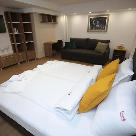 Palace Megdan Bed & Breakfast *