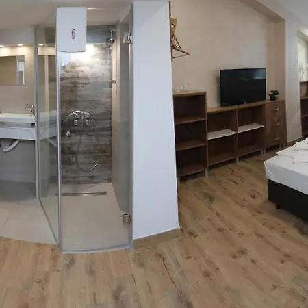 Palace Megdan Bed & Breakfast *