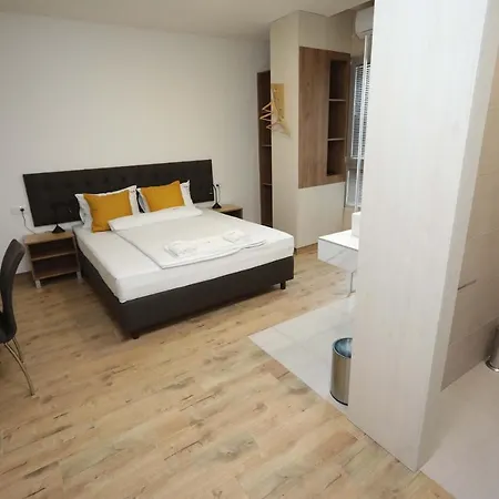 Palace Megdan Bed & Breakfast *