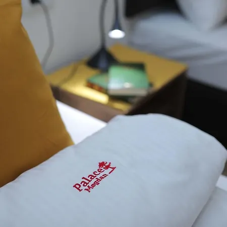 לינה וארוחת בוקר Palace Megdan 3*