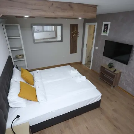 לינה וארוחת בוקר Palace Megdan Užice