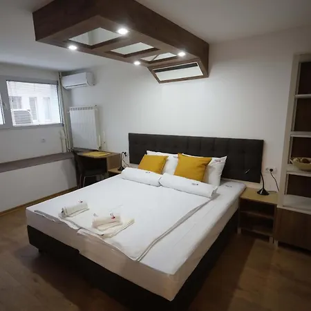 לינה וארוחת בוקר Palace Megdan Užice