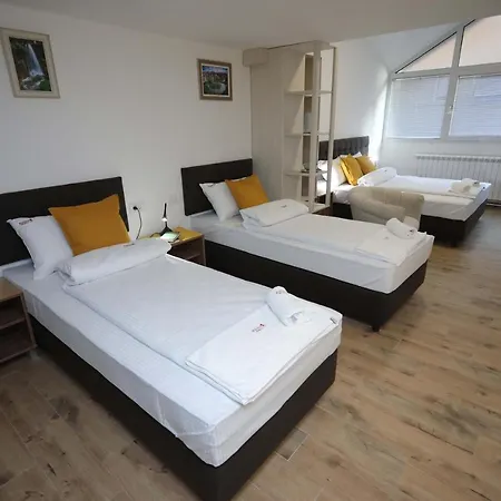 לינה וארוחת בוקר Palace Megdan Užice